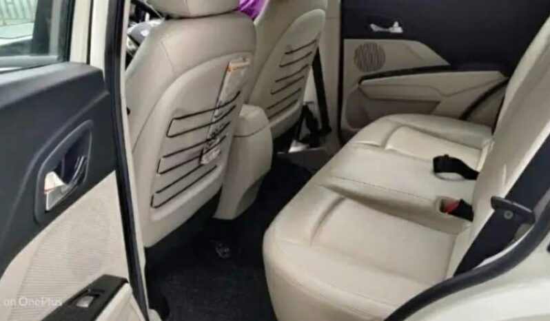 Used 2020 Mahindra XUV300 full